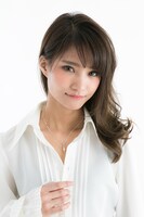 玖蘭枢モデルネックレスの着用イメージ。