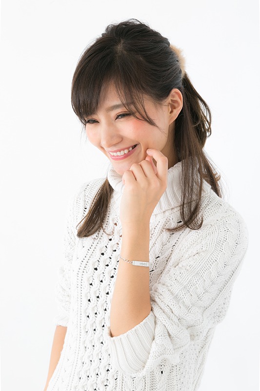 「風間陣モデル ブレスレット」の着用例。