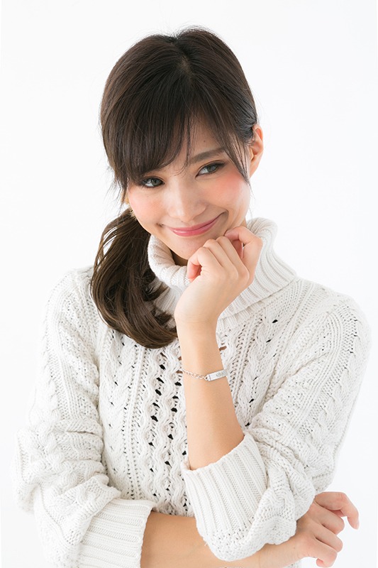 「君下敦モデル ブレスレット」の着用例。