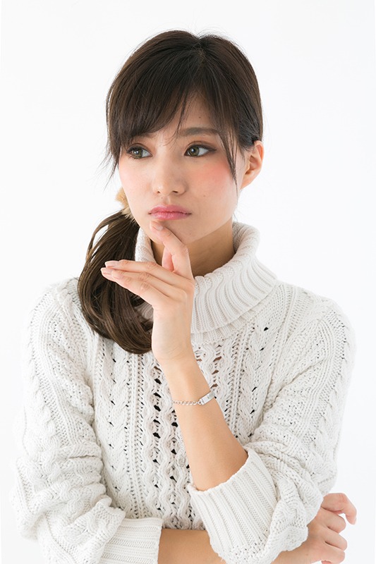 「君下敦モデル ブレスレット」の着用例。