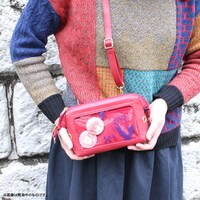 「アイドリッシュセブン ソロポーチ IDOLiSH7」の使用イメージ。