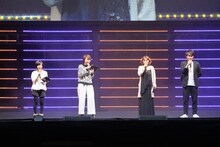 ステージの様子。左からうちはサラダ役の菊池こころ、うずまきボルト役の三瓶由布子、うずまきナルト役の竹内順子、ミツキ役の木島隆一。