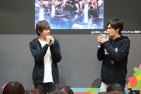 左から遊馬晃祐、小波津亜廉。