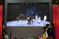 遊馬晃祐と小波津亜廉によるトークイベントの様子。