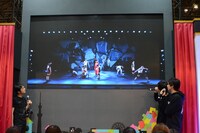 遊馬晃祐と小波津亜廉によるトークイベントの様子。