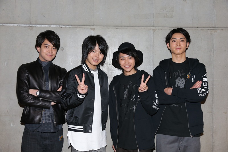 左より石川界人、村瀬歩、須賀健太、木村達成。