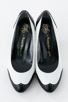 キタコレモデルのパンプス。