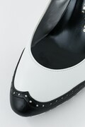 キタコレモデルのパンプス。