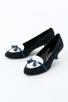 MooNsモデルのパンプス。