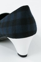 MooNsモデルのパンプス。