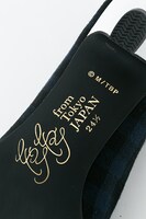 MooNsモデルのパンプス。