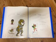 「相原コージのスーファミ仕事展」で自由に閲覧できる、キャラクターデザイン画などが収められたファイル。