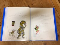 「相原コージのスーファミ仕事展」で自由に閲覧できる、キャラクターデザイン画などが収められたファイル。