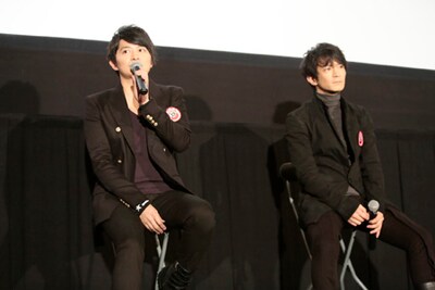 左から下野紘、津田健次郎。