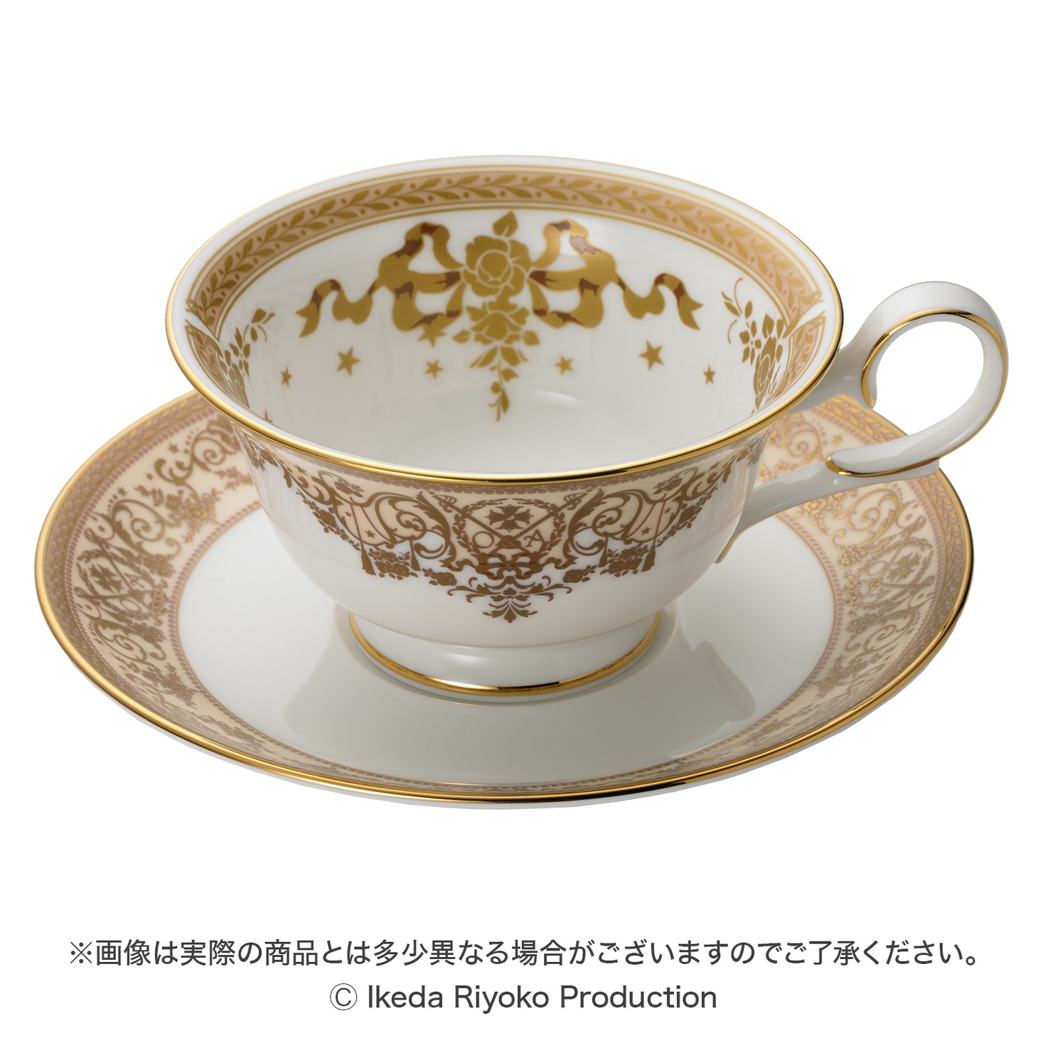 オスカルがイメージされたクリーム色のティーカップ＆ソーサー。