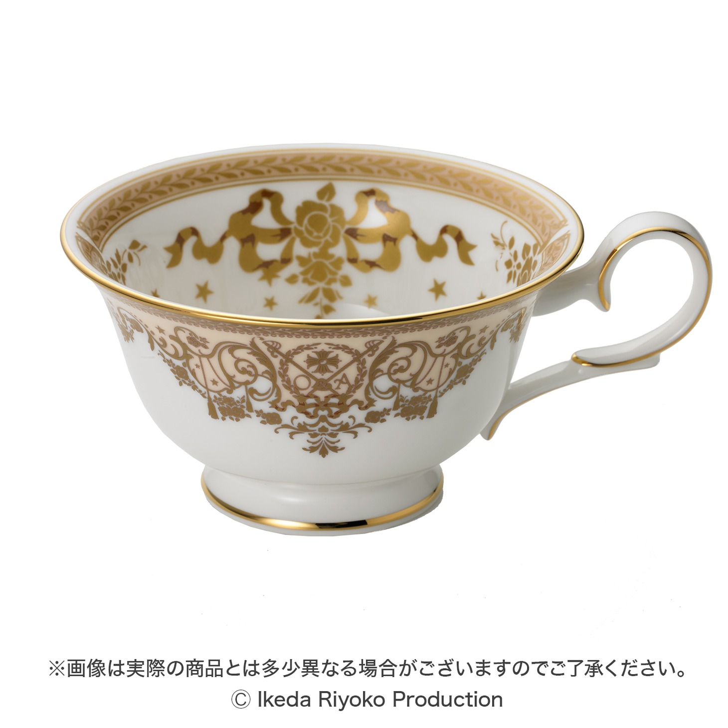 オスカルがイメージされたクリーム色のティーカップ。