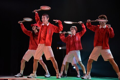 明るく楽しくがモットーの六角らしい新曲を披露。