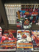 書店に設定された、「機動戦士クロスボーン・ガンダム DUST」の販売台。