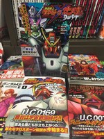 書店に設定された、「機動戦士クロスボーン・ガンダム DUST」の販売台。