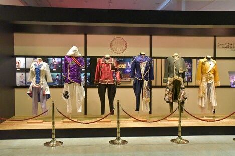 「演戯の間」より。