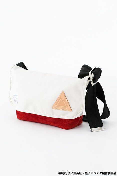 誠凛高校モデルのメッセンジャーバッグ。