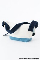 洛山高校モデルのメッセンジャーバッグ。