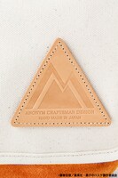 秀徳高校モデルのメッセンジャーバッグ。