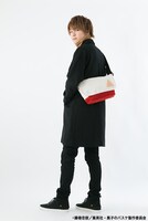 誠凛高校モデルのメッセンジャーバッグの使用例。