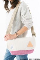 陽泉高校モデルのメッセンジャーバッグの使用例。