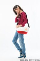 誠凛高校モデルのメッセンジャーバッグの使用例。