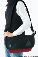 桐皇学園高校モデルのメッセンジャーバッグの使用例。