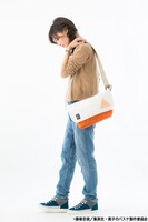 秀徳高校モデルのメッセンジャーバッグの使用例。