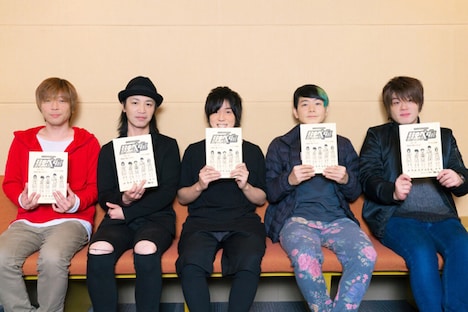 左から鳴子章吉役の福島潤、今泉俊輔役の鳥海浩輔、小野田坂道役の山下大輝、手嶋純太役の岸尾だいすけ、青八木一役の松岡禎丞。