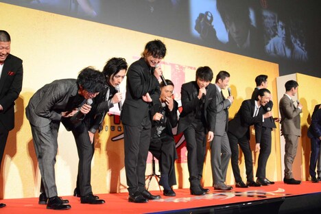 それぞれの20歳頃の写真に驚く登壇者たち。