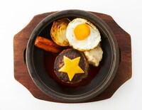 ハンバーグワークス（グランルーフ フロント）で提供される「シチューハンバーグ 筋斗雲マッシュポテトを添えて」。