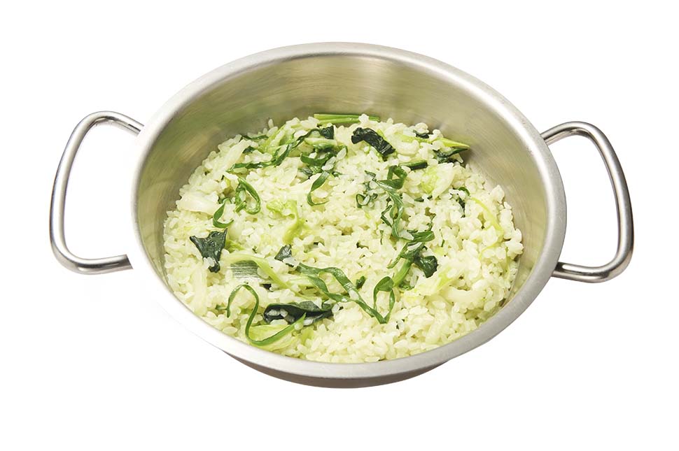 RISO CANOVIETTA（グランスタ）で提供される「ベジータも大好き 野菜とチーズの超サイヤリゾット」。