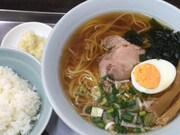 ラーメンとライス。