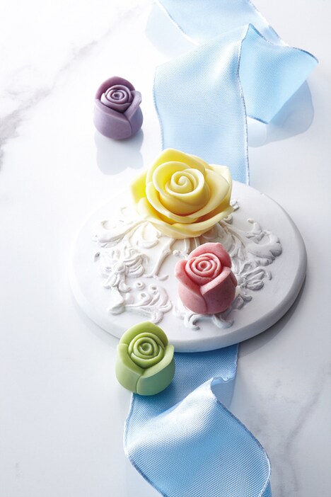 高島屋限定で販売される「メサージュ・ド・ローズ ベルサイユのばら」。