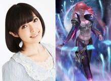 左から佐藤聡美、女主人公のイラスト。