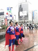 都内に出没した「リアル左江内氏」の様子。