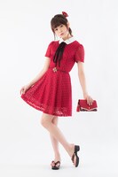 アイテムを着用したモデル。