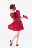 アイテムを着用したモデル。