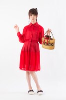 アイテムを着用したモデル。