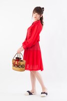 アイテムを着用したモデル。