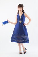 アイテムを着用したモデル。