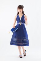 アイテムを着用したモデル。