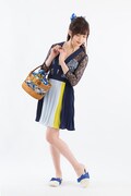 アイテムを着用したモデル。