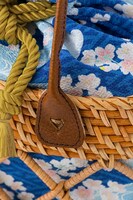 三日月宗近モデルのかごバッグ。