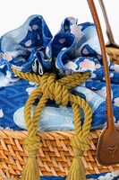 三日月宗近モデルのかごバッグ。