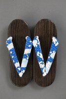 三日月宗近モデルの下駄。